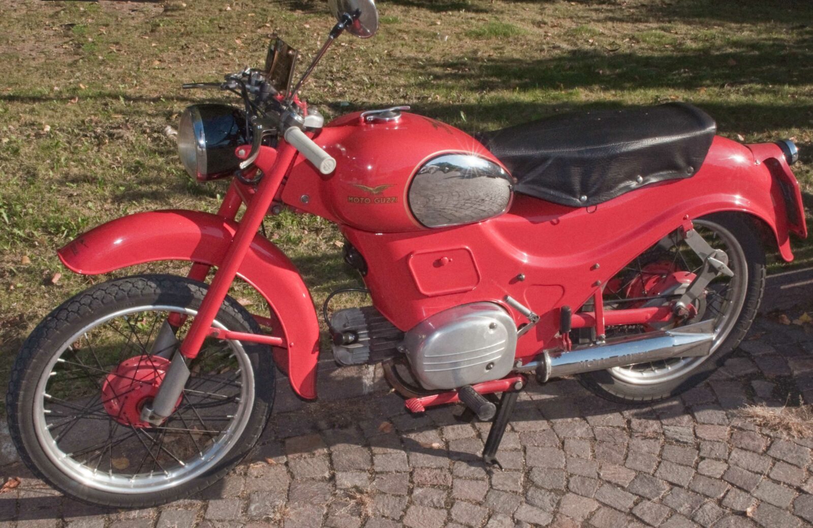 FAHRZEUGE DER MITGLIEDER Moto Guzzi 1 1 scaled